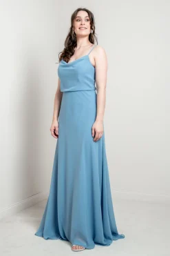 Hellblaues Abendkleid mit Rückendetail | Glam & Grace