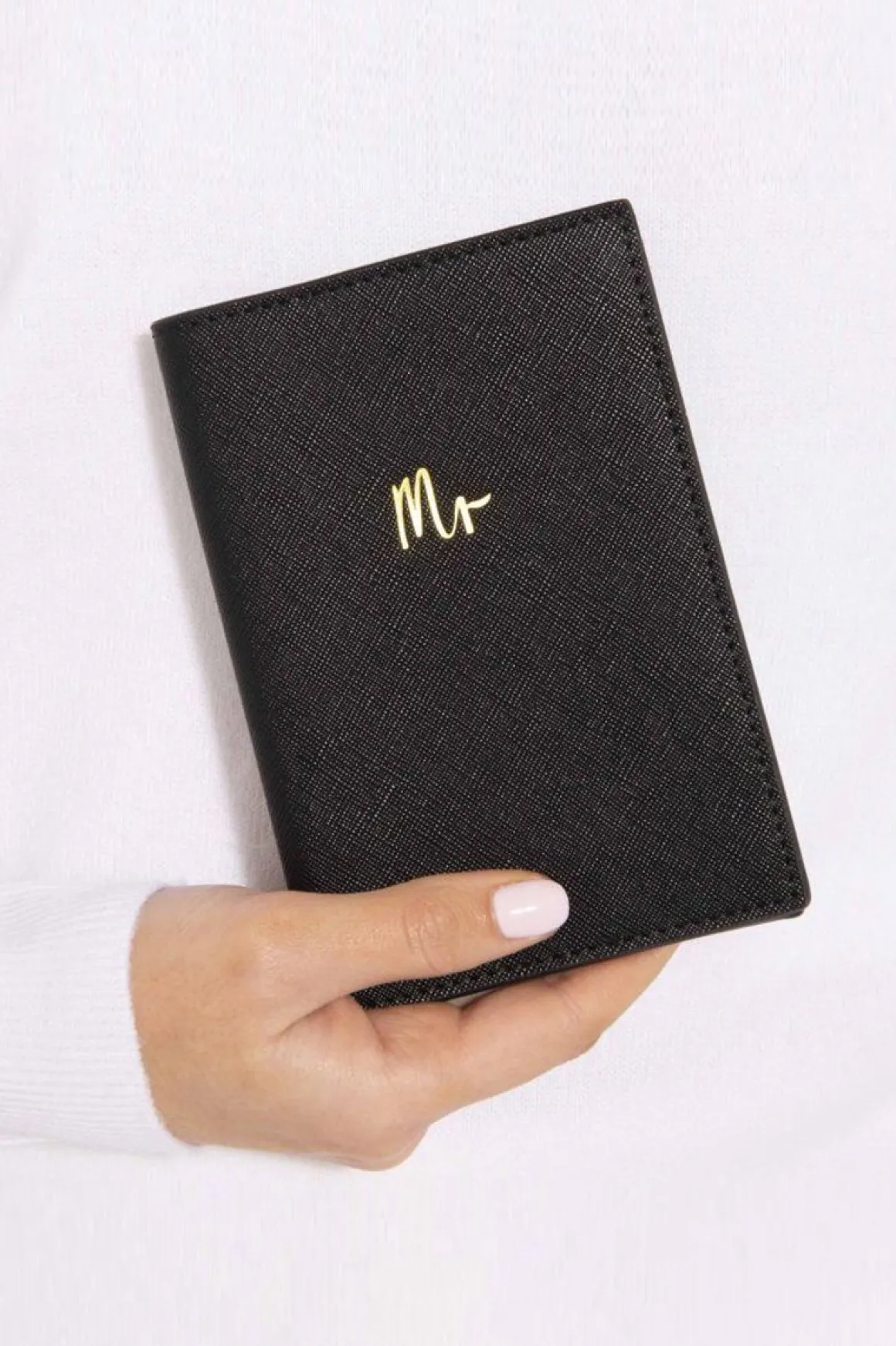 Schwarze Reisepasshülle für den Bräutigam – Katie Loxton