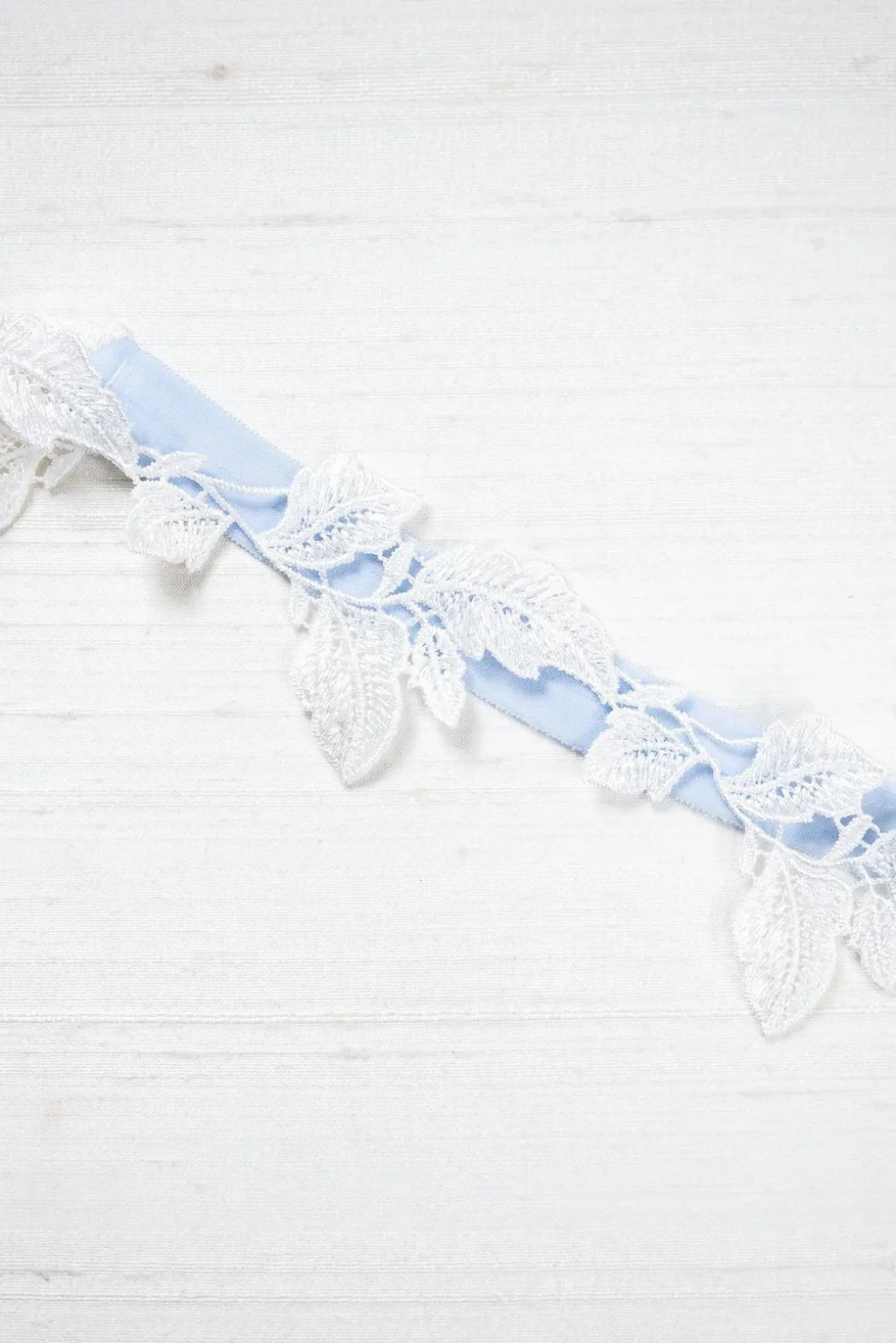 Strumpfband mit "Etwas Blauem" im Botanik Stil – Tempête
